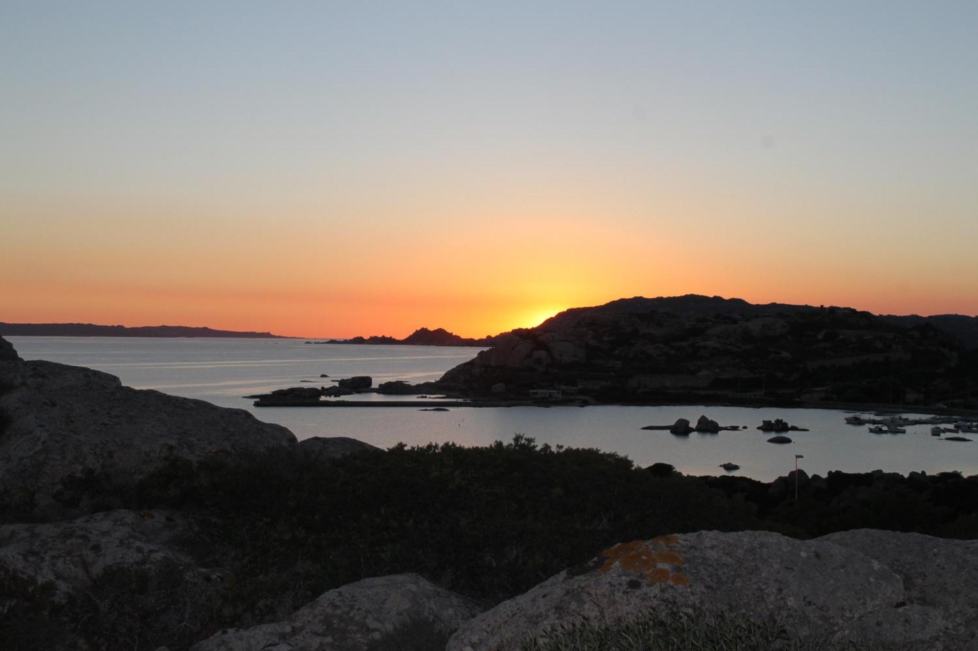 Вилла Borgo Punta Tegge Il Mare La Spiaggia Il Tramonto Ла-Маддалена Экстерьер фото